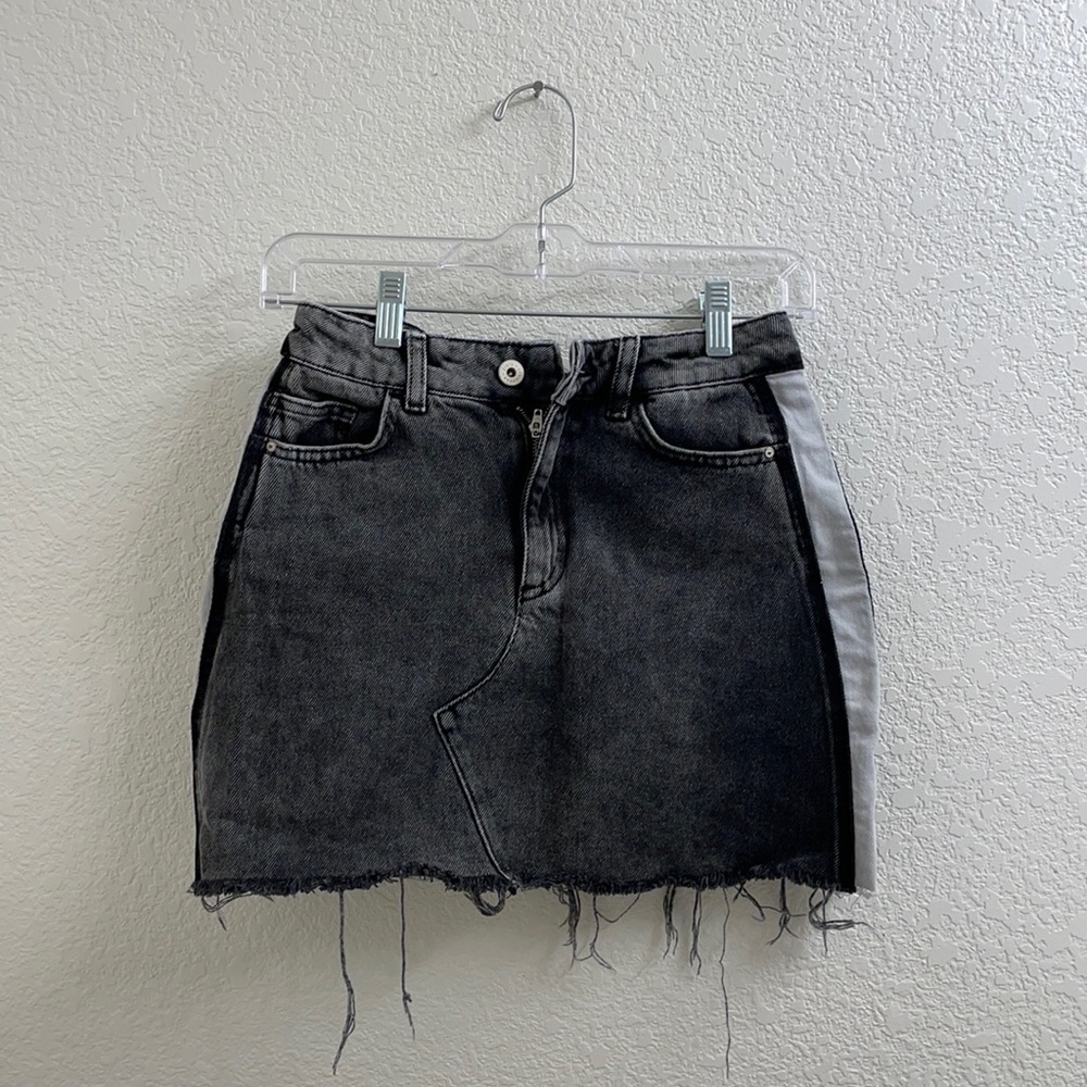 Zara grey denim skirt with white stripe
